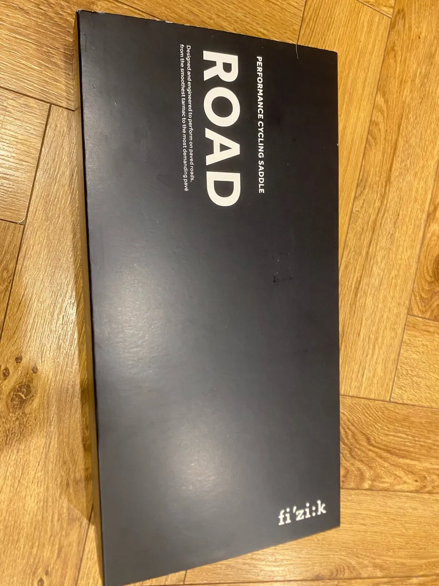 Fizik Arione R3 carbon bike saddle - Image 4