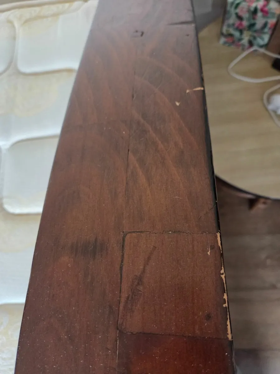 Queen bed frame & matress - Image 3