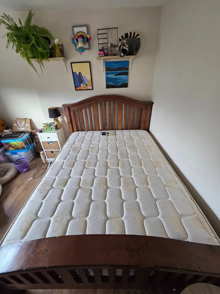 Queen bed frame & matress - Image 2