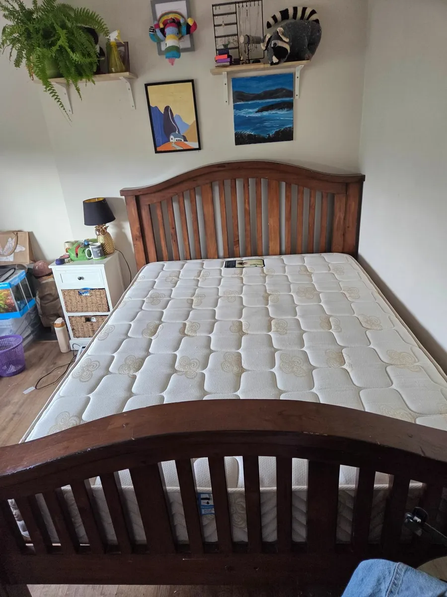 Queen bed frame & matress - Image 4
