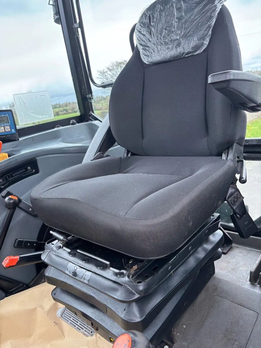 New Holland 6635 with Trima 240 loader - Image 3