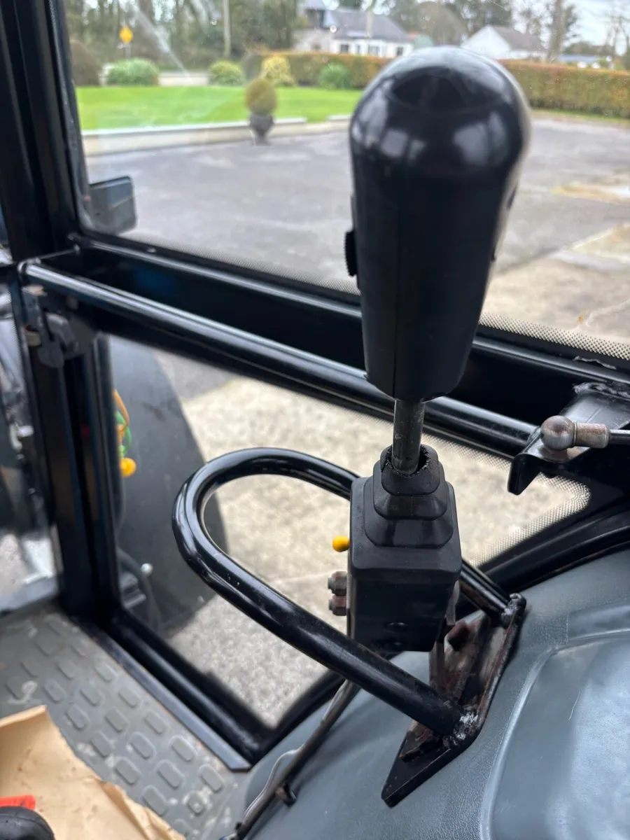 New Holland 6635 with Trima 240 loader - Image 4