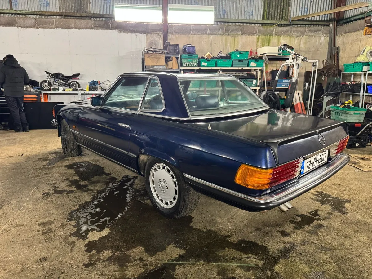 Mercedes 350 SL R107 - Image 2