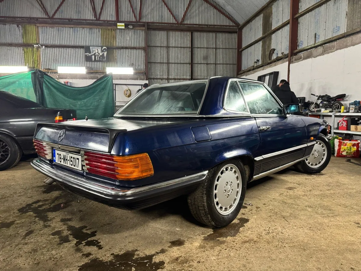 Mercedes 350 SL R107 - Image 3