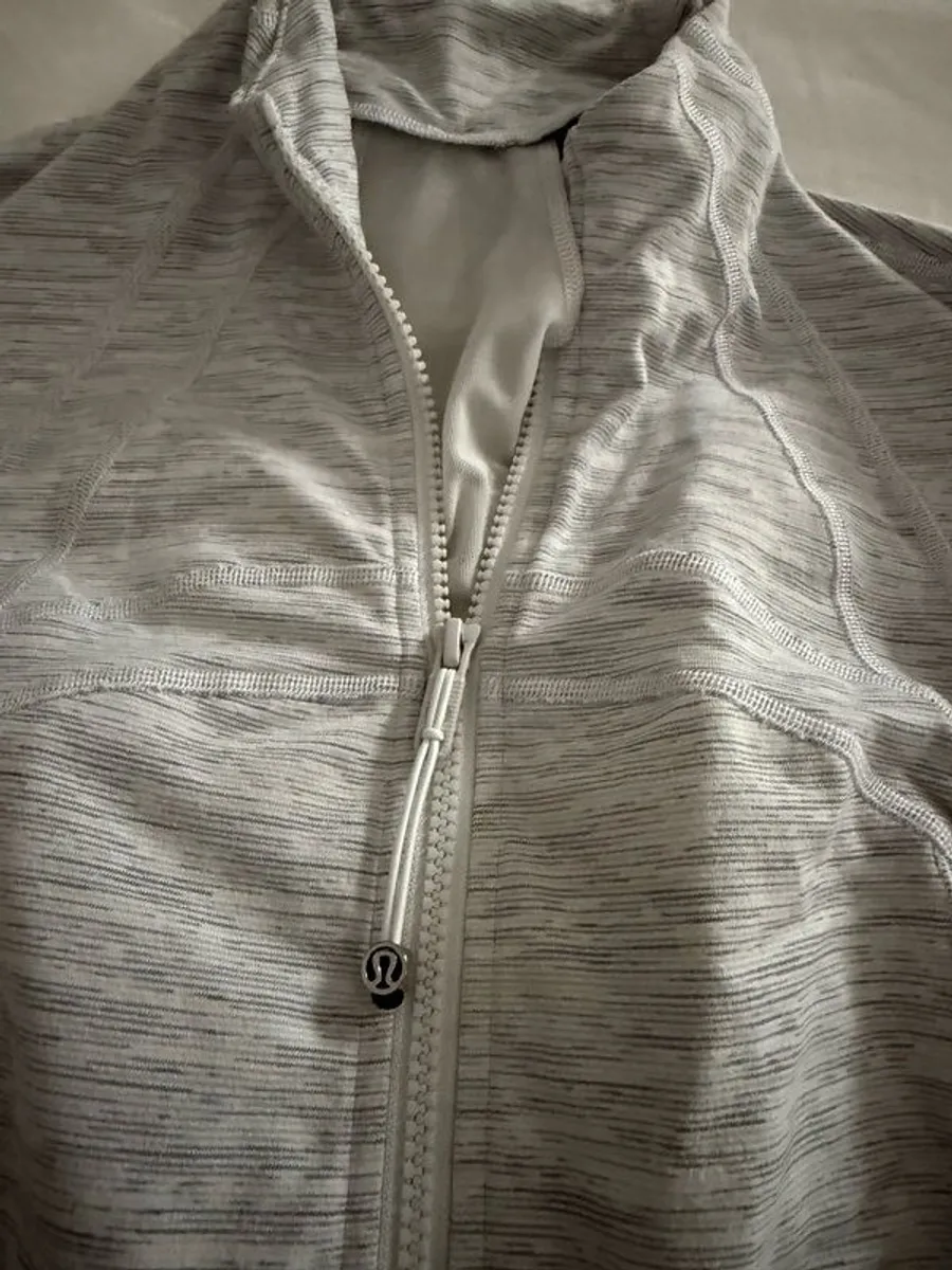 Lululemon zip top - Image 4