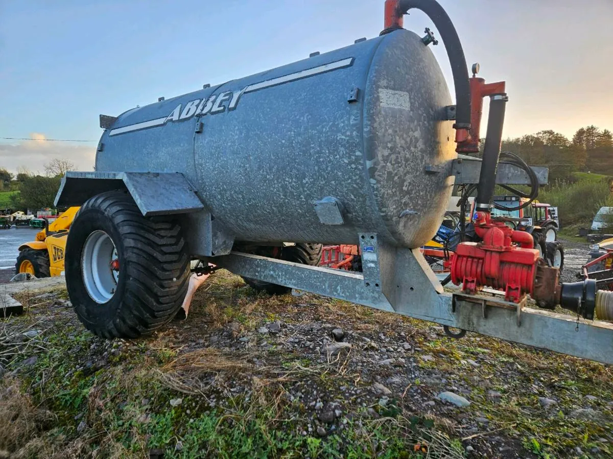 1300 gal abbey tank - Image 1