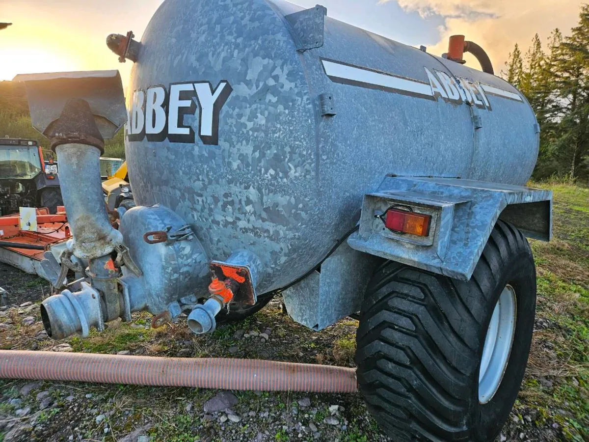 1300 gal abbey tank - Image 2