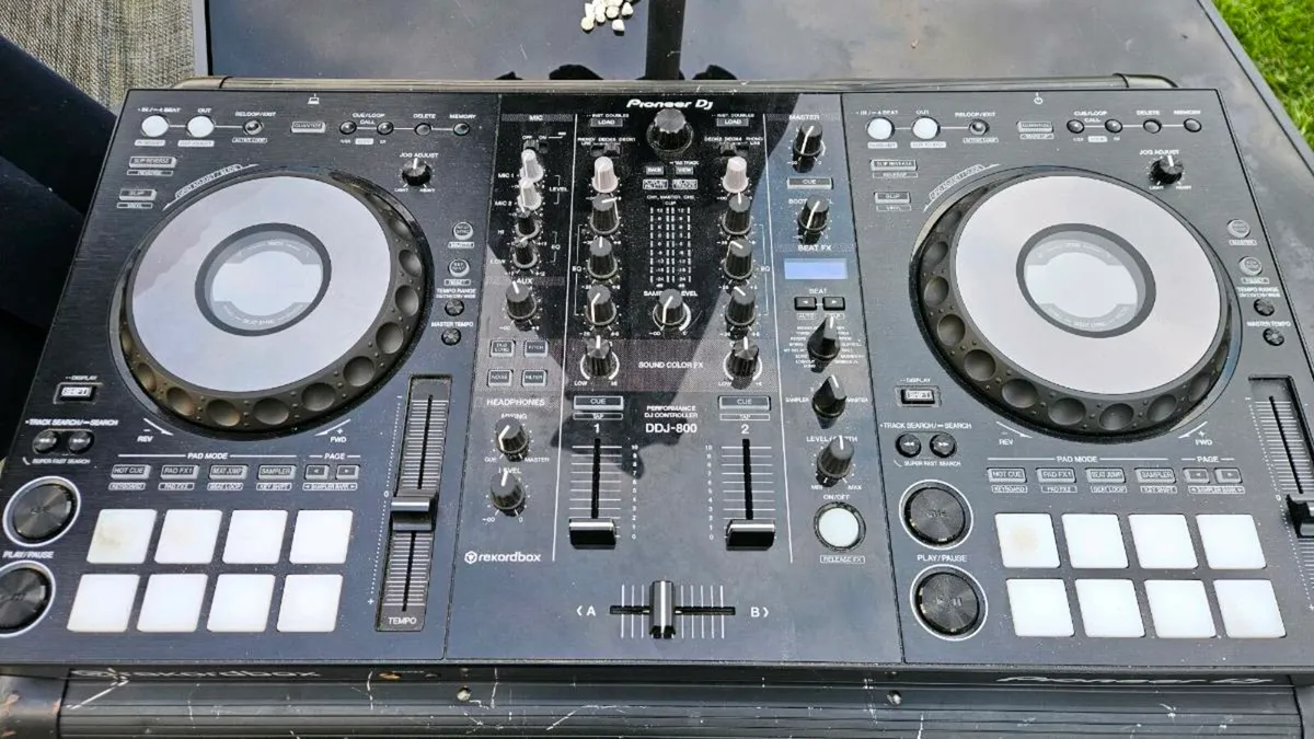 Pioneer DDJ 800 Controller - Image 1