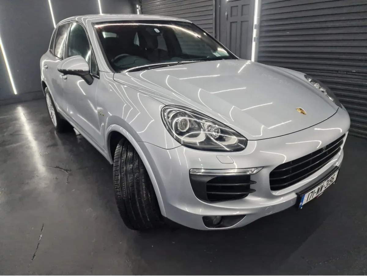 Porsche Cayenne PLATINUM ED S 415bhp plug in hybri - Image 4