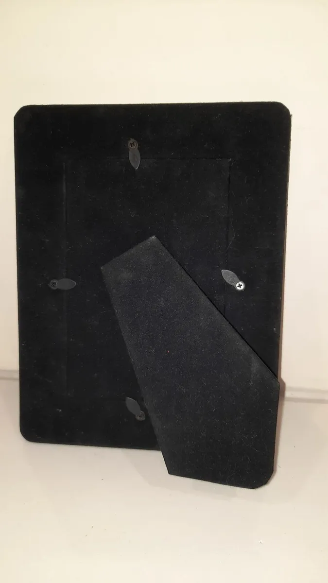 Free - Picture Frame with embroidery - 6x4” - Image 3