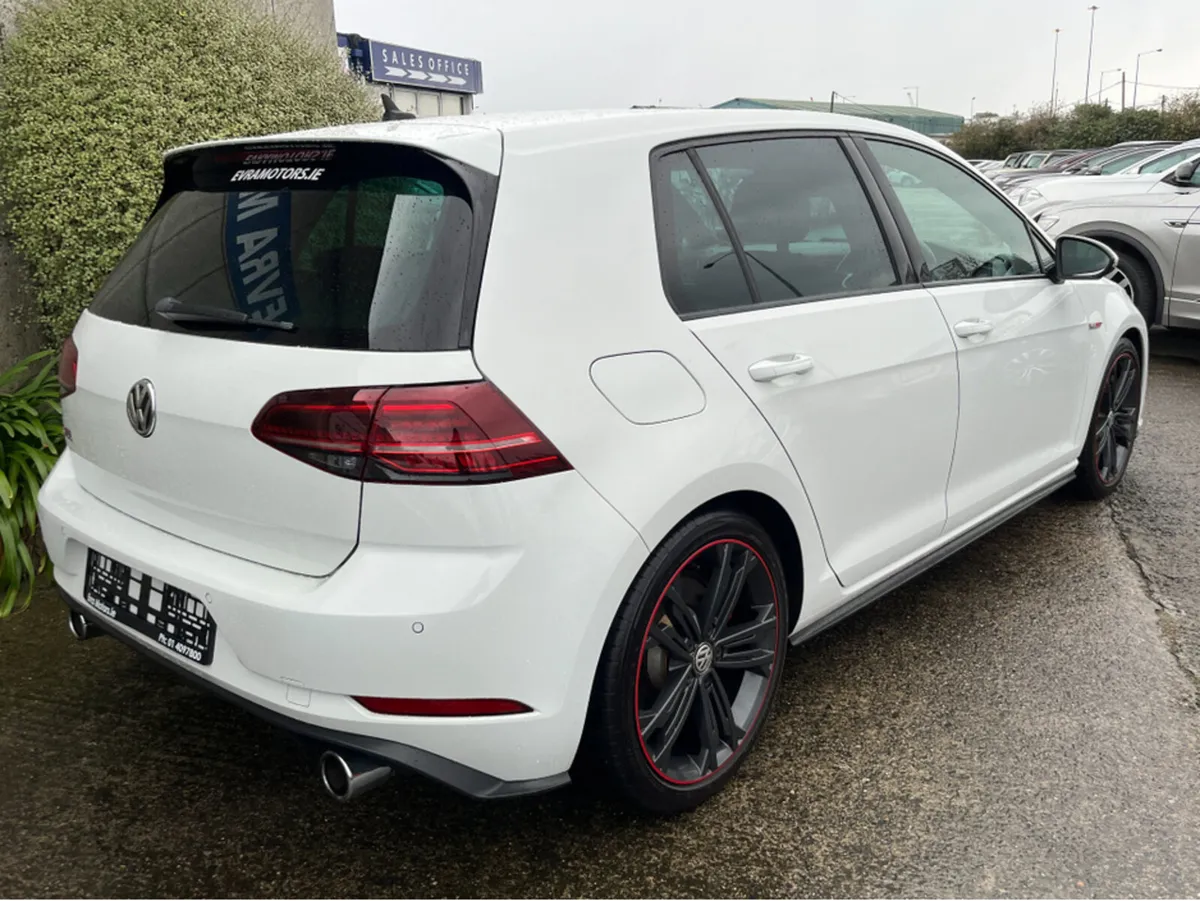 Volkswagen Golf GTI DYNAMIC AUTOMATIC 2.0 PETROL / - Image 4