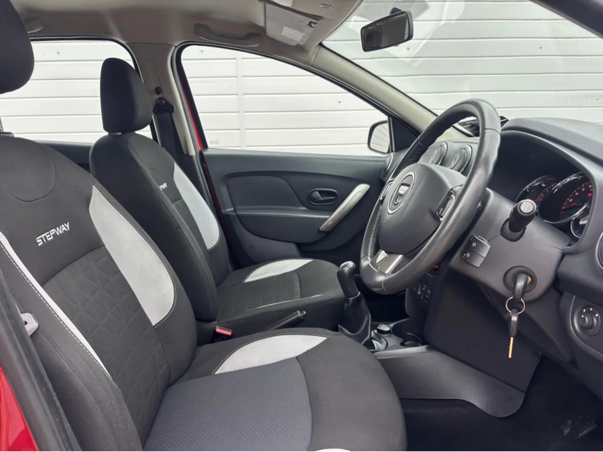 Dacia Sandero STEPWAY SIGNATURE 1.5 DCI 90 E - Image 4