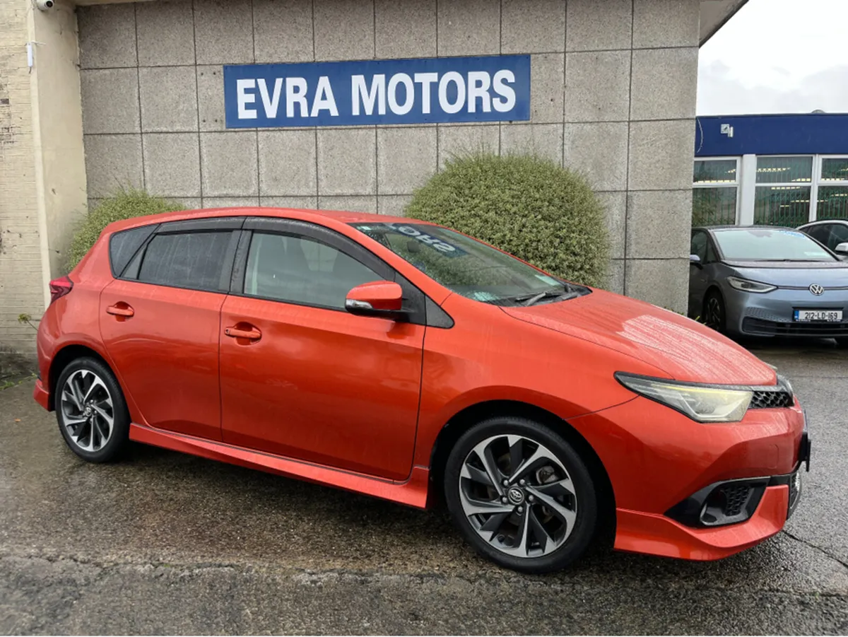 Toyota Auris RS 1.8 PETROL MANUAL //REVERSE CAMERA - Image 2