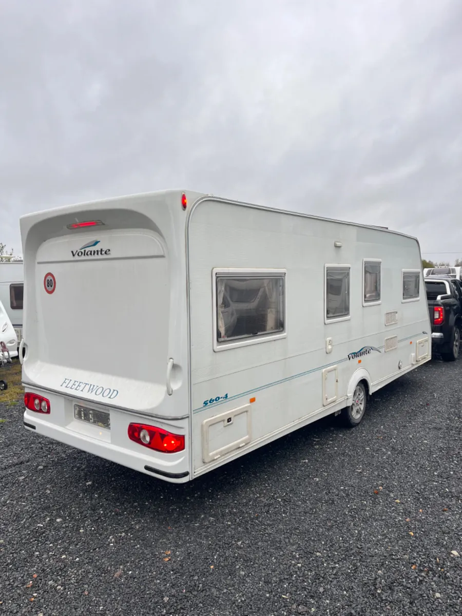 Fleetwood 4 Berth Fixed Single Beds Caravan - Image 4