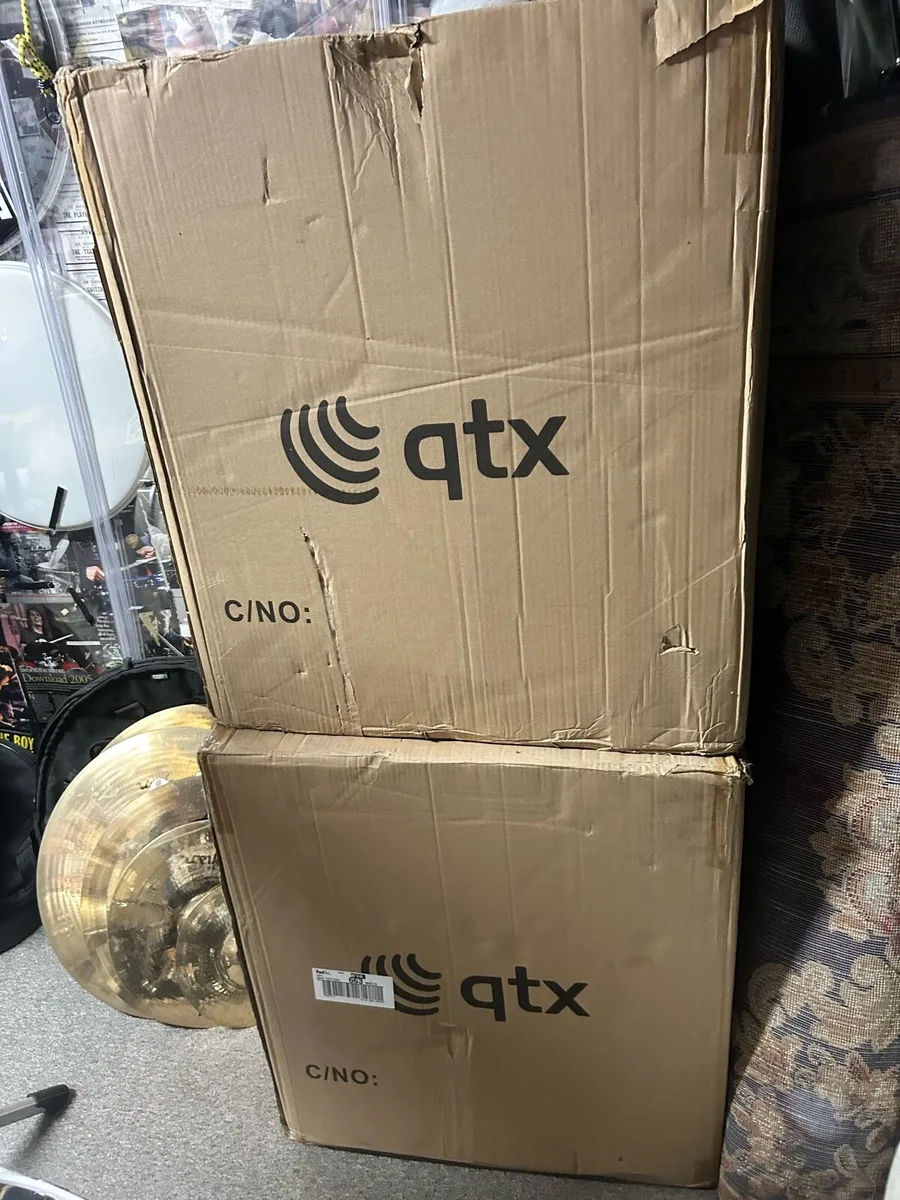 2 Brand new QT 18" Active Subs 1000watt per watt p - Image 4