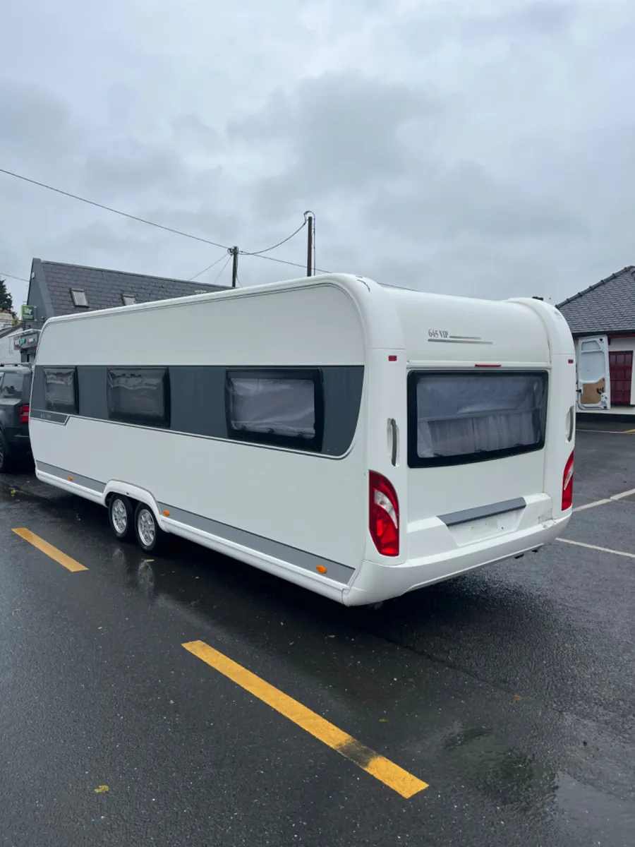 BARGAIN 2015 Hobby 6 Berth Fixed Bed Caravan - Image 3