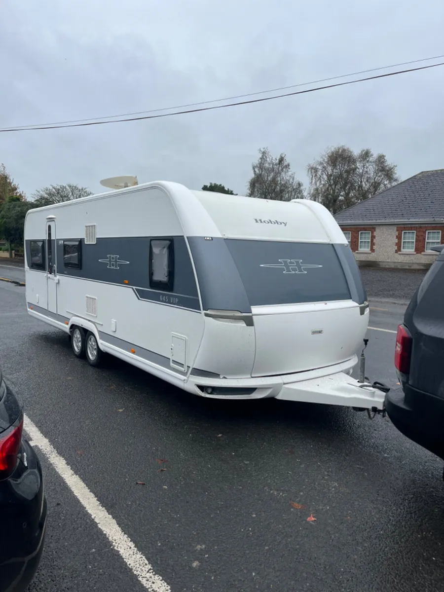 BARGAIN 2015 Hobby 6 Berth Fixed Bed Caravan - Image 2