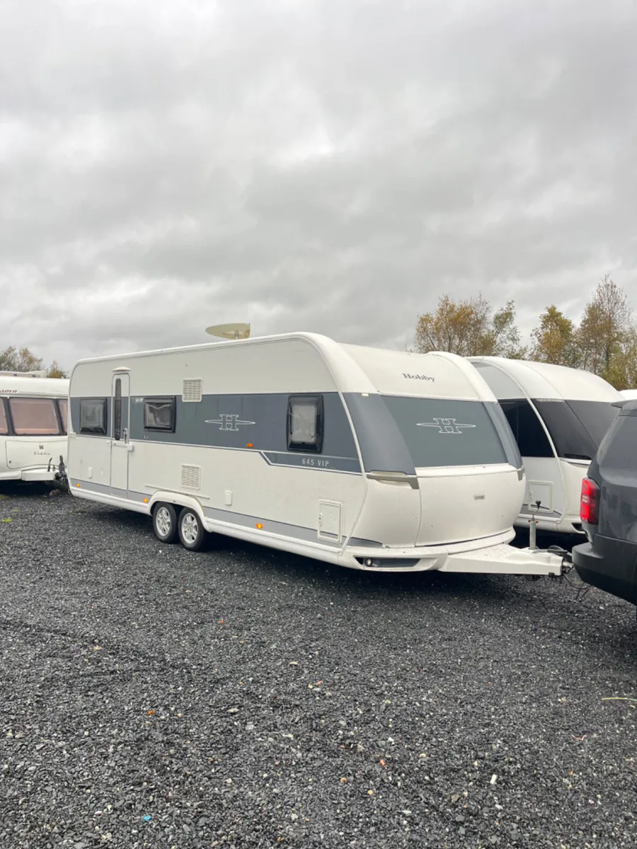 BARGAIN 2015 Hobby 6 Berth Fixed Bed Caravan - Image 1