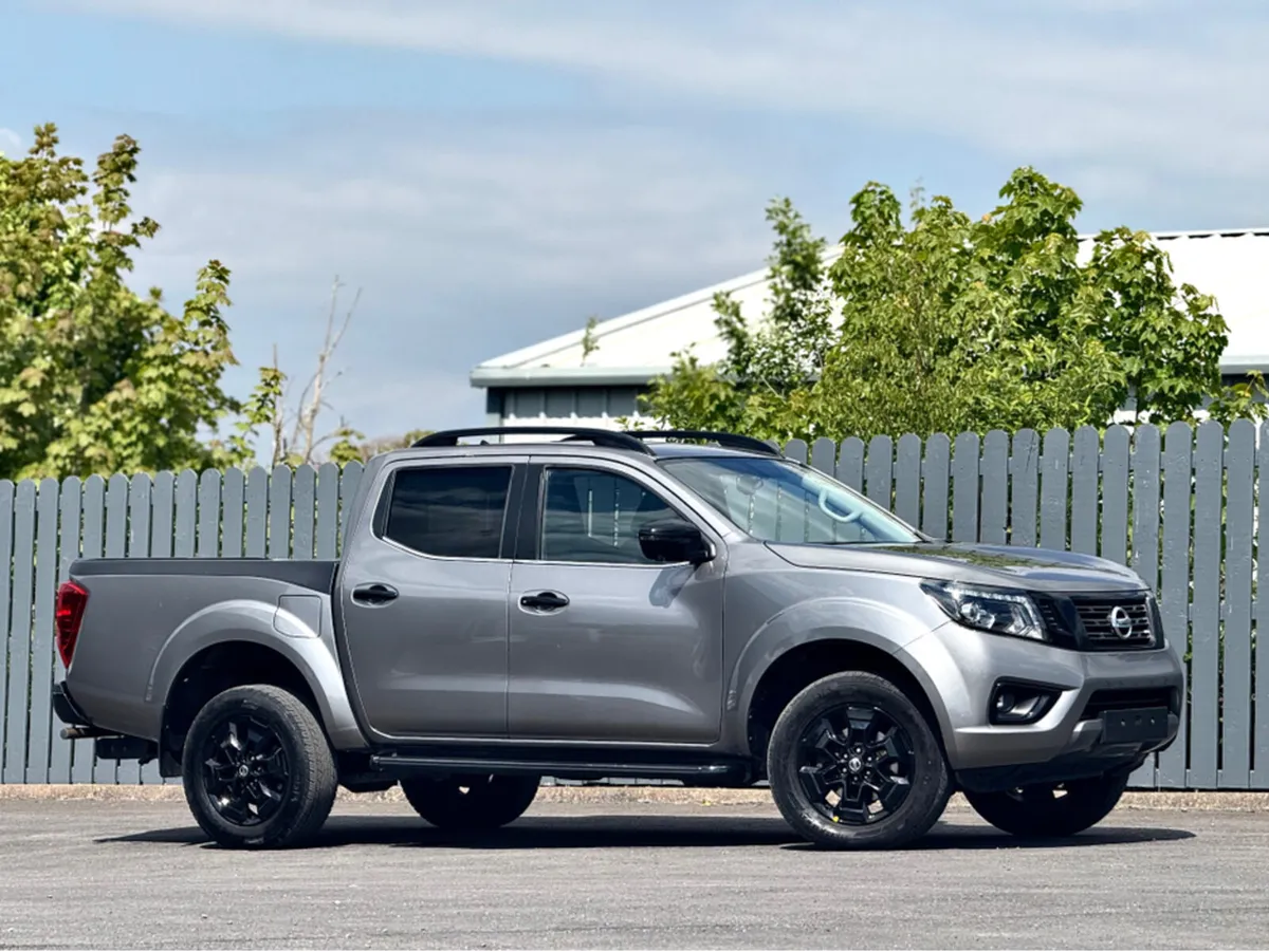 Nissan Navara €32500 Plus Vat HIGH SPEC LOW MILES - Image 3