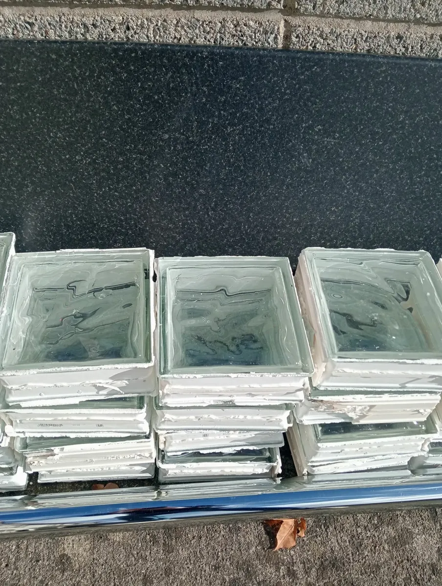 Glass blocks in perfect condition cnor ones two - Image 2