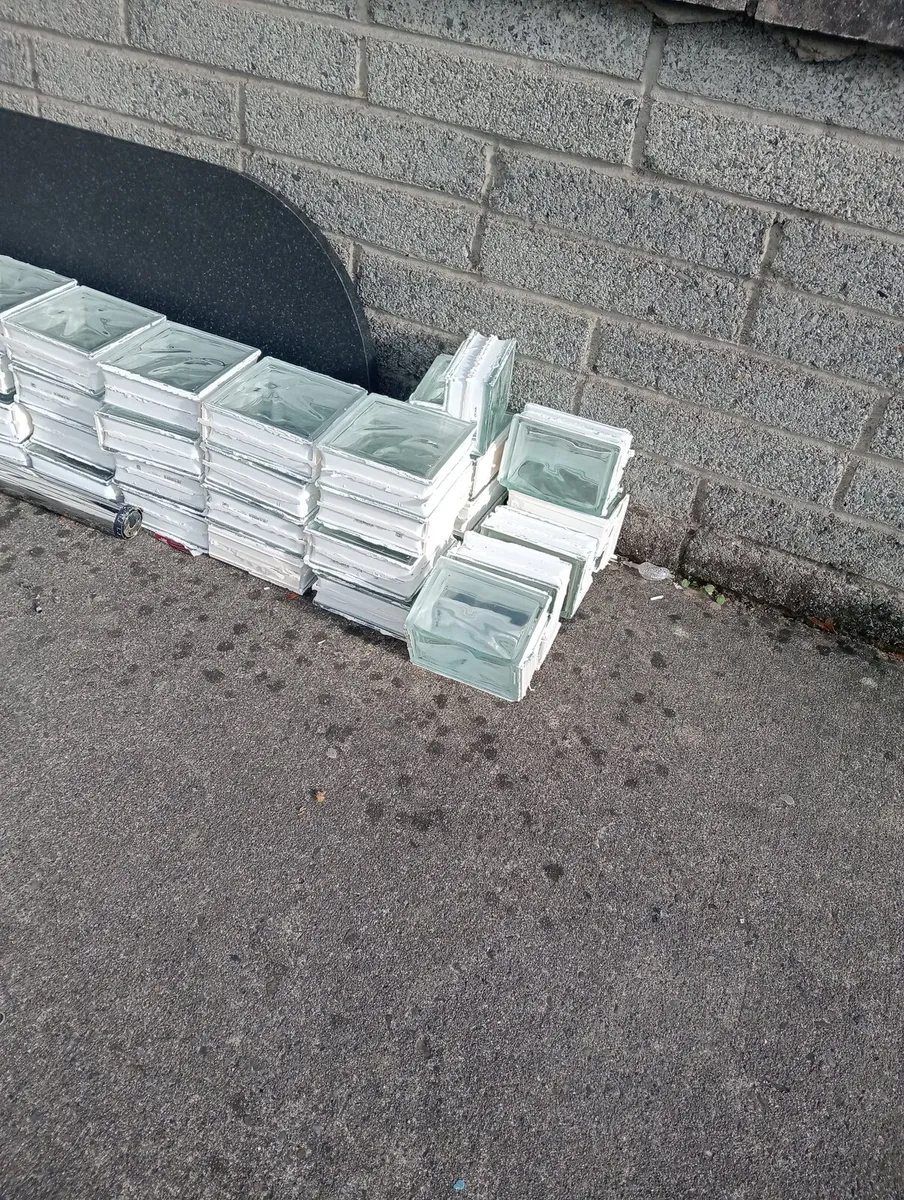 Glass blocks in perfect condition cnor ones two - Image 4