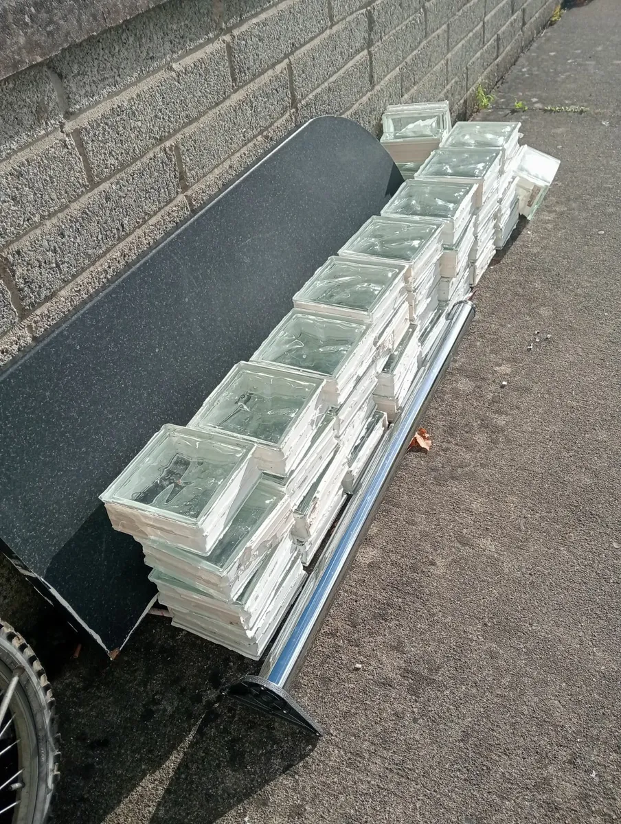 36 glass blocks like new corner ones to open to de - Image 3