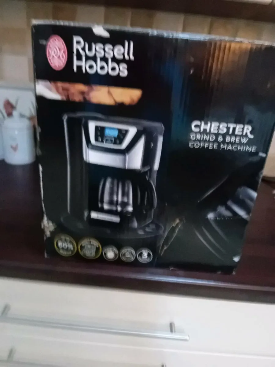 RUSSELL HOBBS CHESTER COFFEE MACHINE NEW BOXED