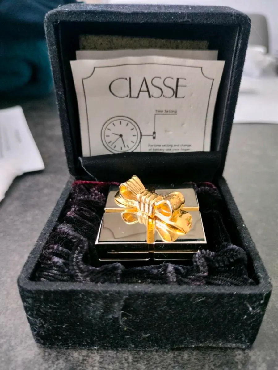 Watch Box Present w/Bow Opens Picture Frame - Image 2