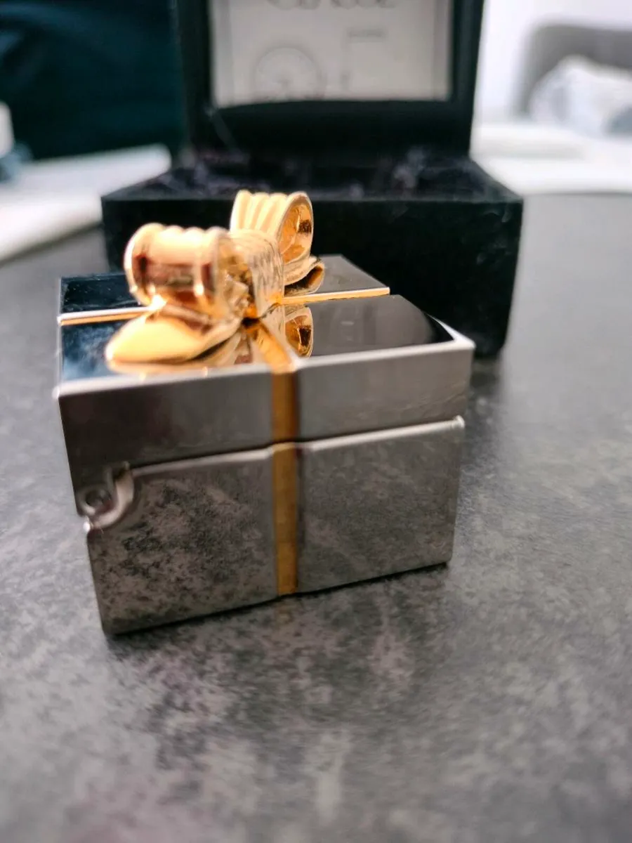 Watch Box Present w/Bow Opens Picture Frame - Image 4