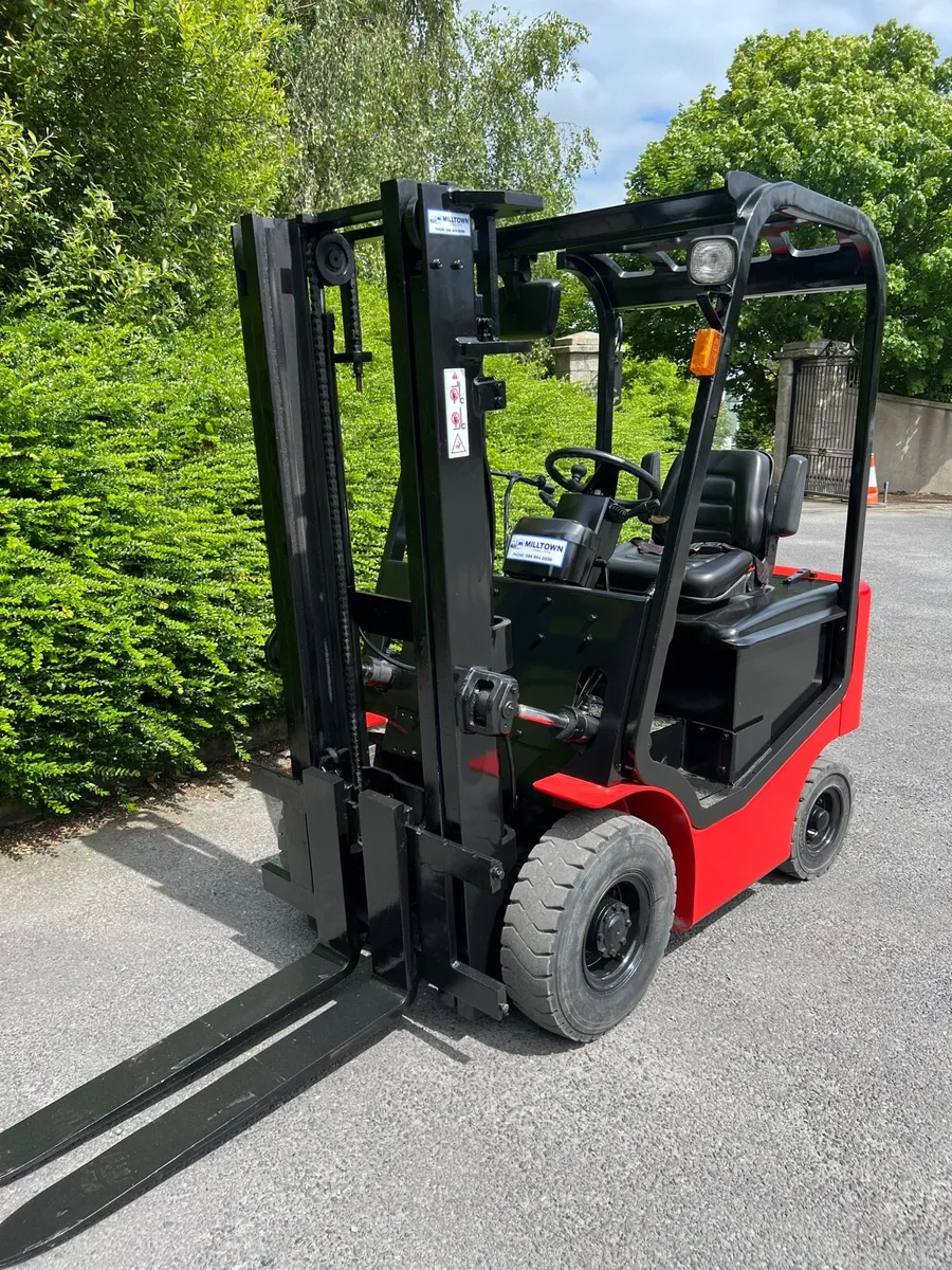 Forklift - Image 2