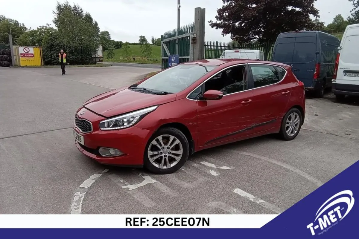 2013 KIA CEED BREAKING FOR PARTS - Image 2