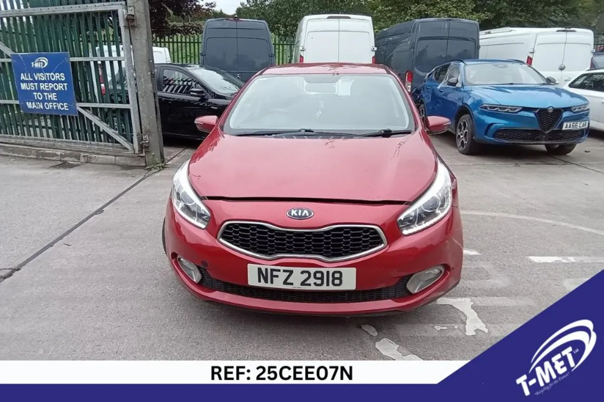 2013 KIA CEED BREAKING FOR PARTS - Image 1