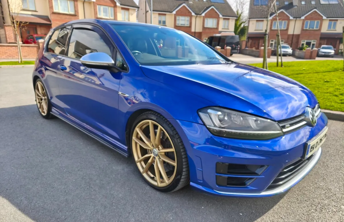 Volkswagen Golf R - Image 4