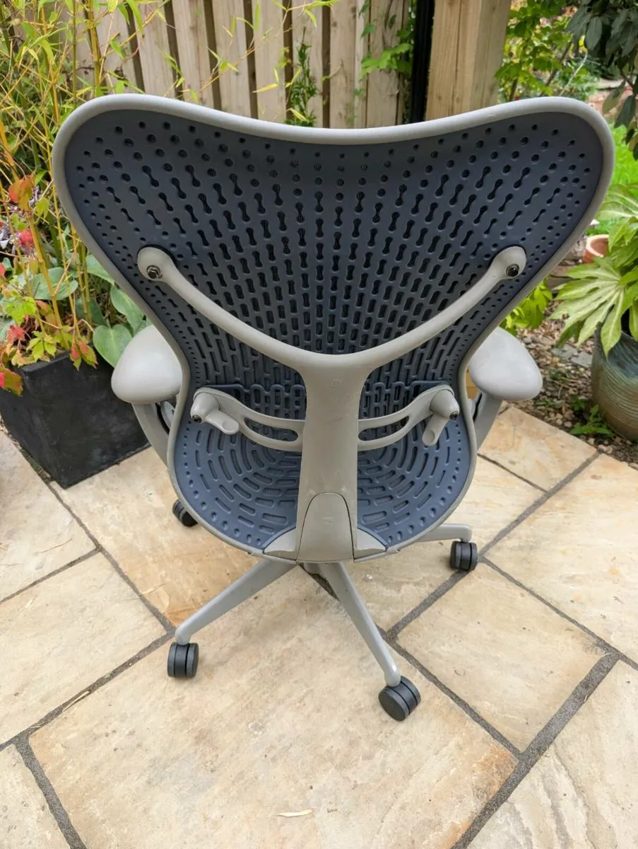 Ergonomic office chair - Image 4