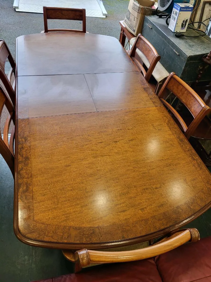 Beautiful walnut Dining table and six chairs - Image 2