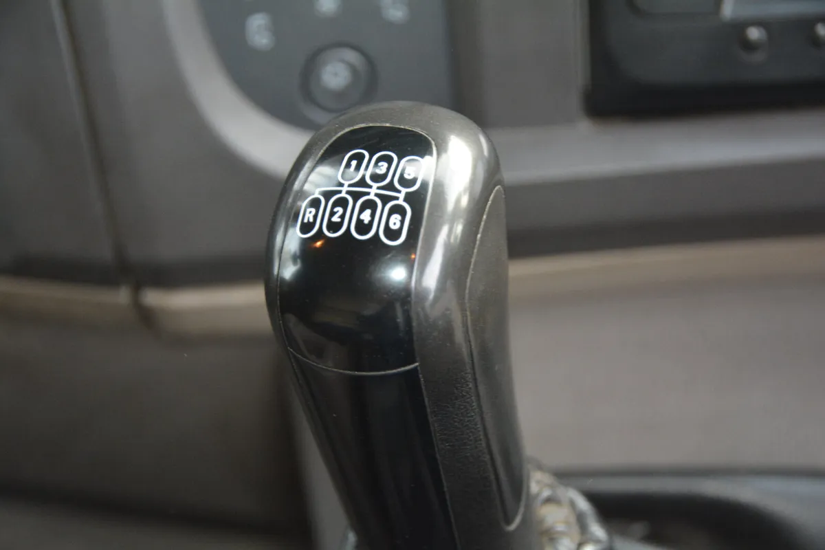 DAF LF210 12T Dropside & Fassi Remote Crane - Image 4