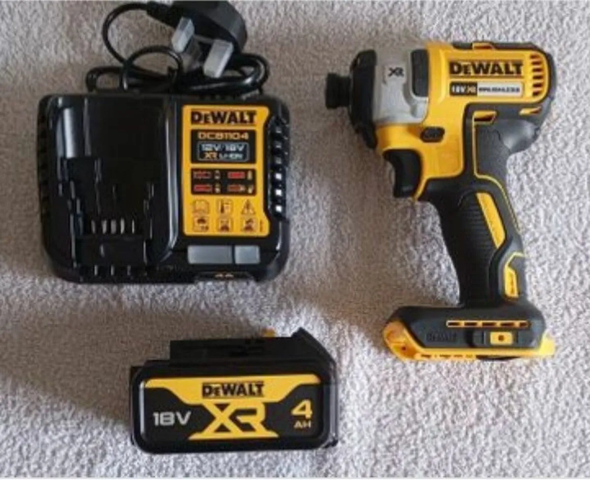 DeWalt dcf887 Impact Driver - Image 2