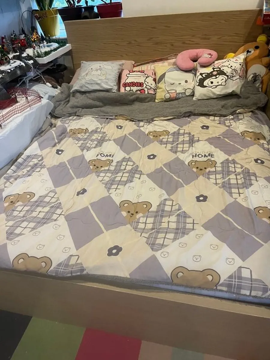 IKEA MALM Standard king bed with drawers - Image 4