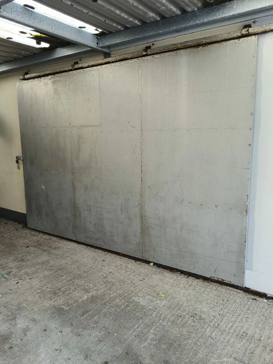 Garage doors - Image 1