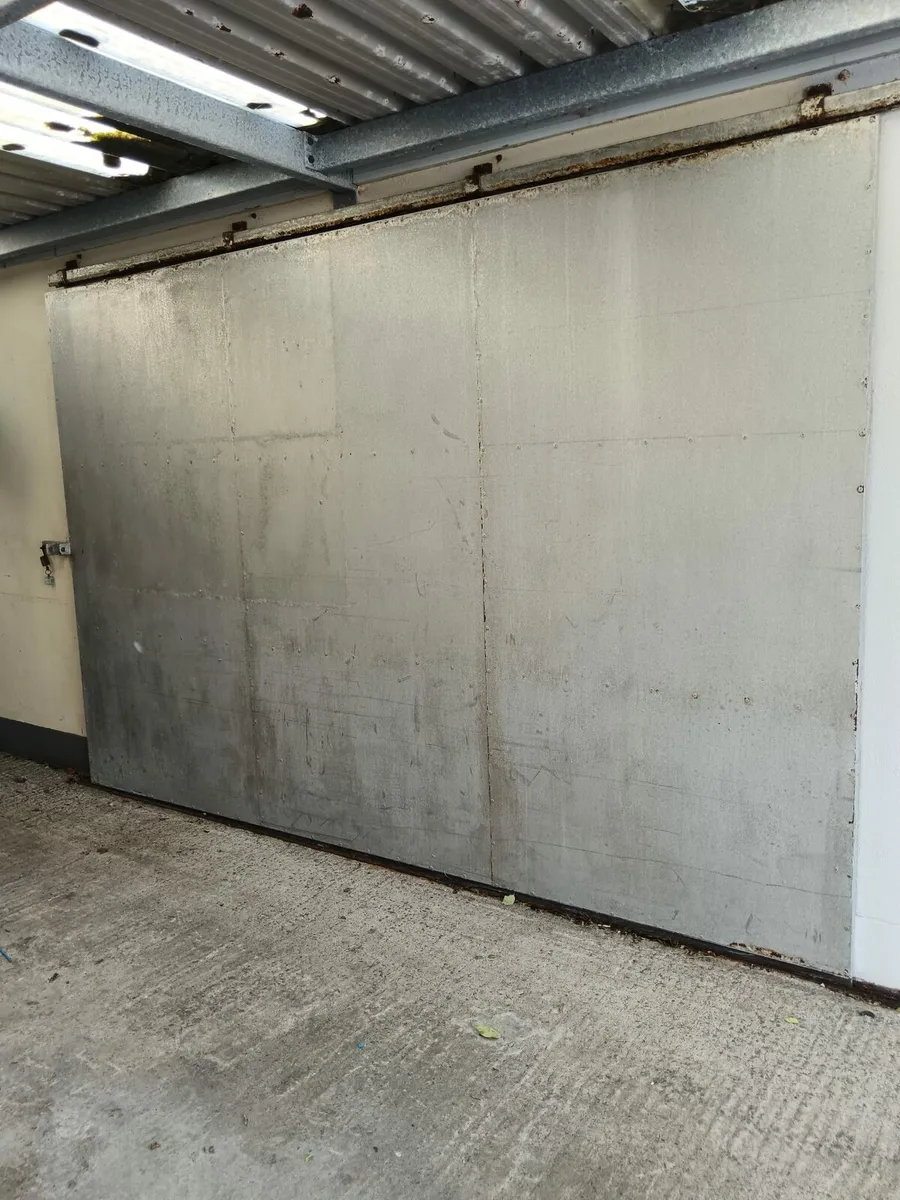 Garage doors - Image 2