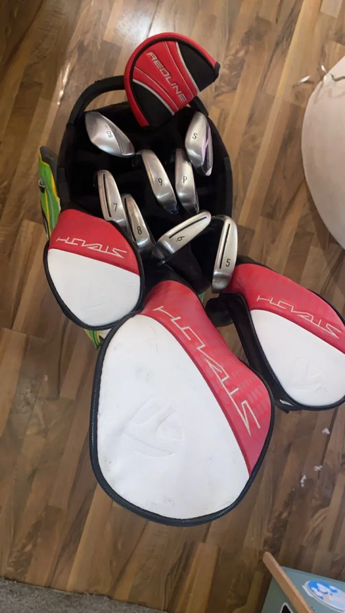 Taylormade stealth 2 golf clubs full set RH - Image 1