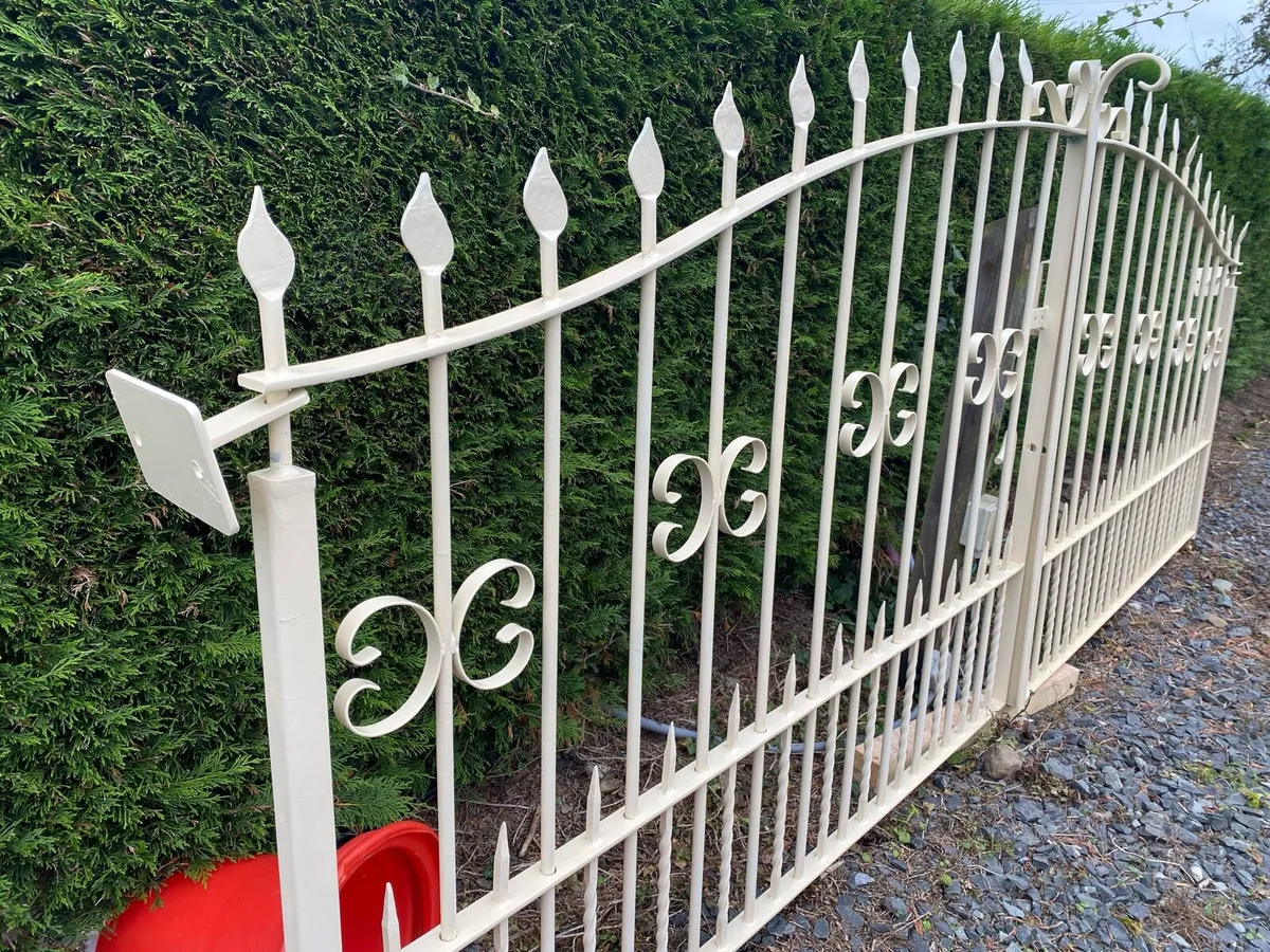 12’ entrance gates - Image 2