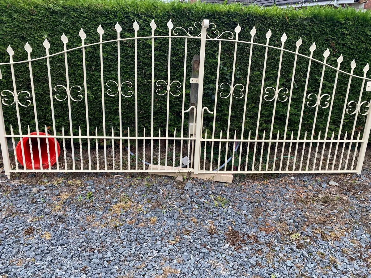 12’ entrance gates - Image 4