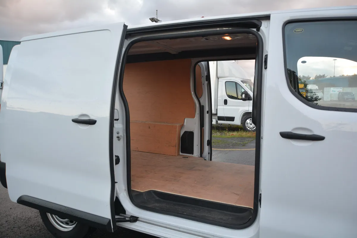 Opel Vivaro LWB - Dealer Service History - Image 3