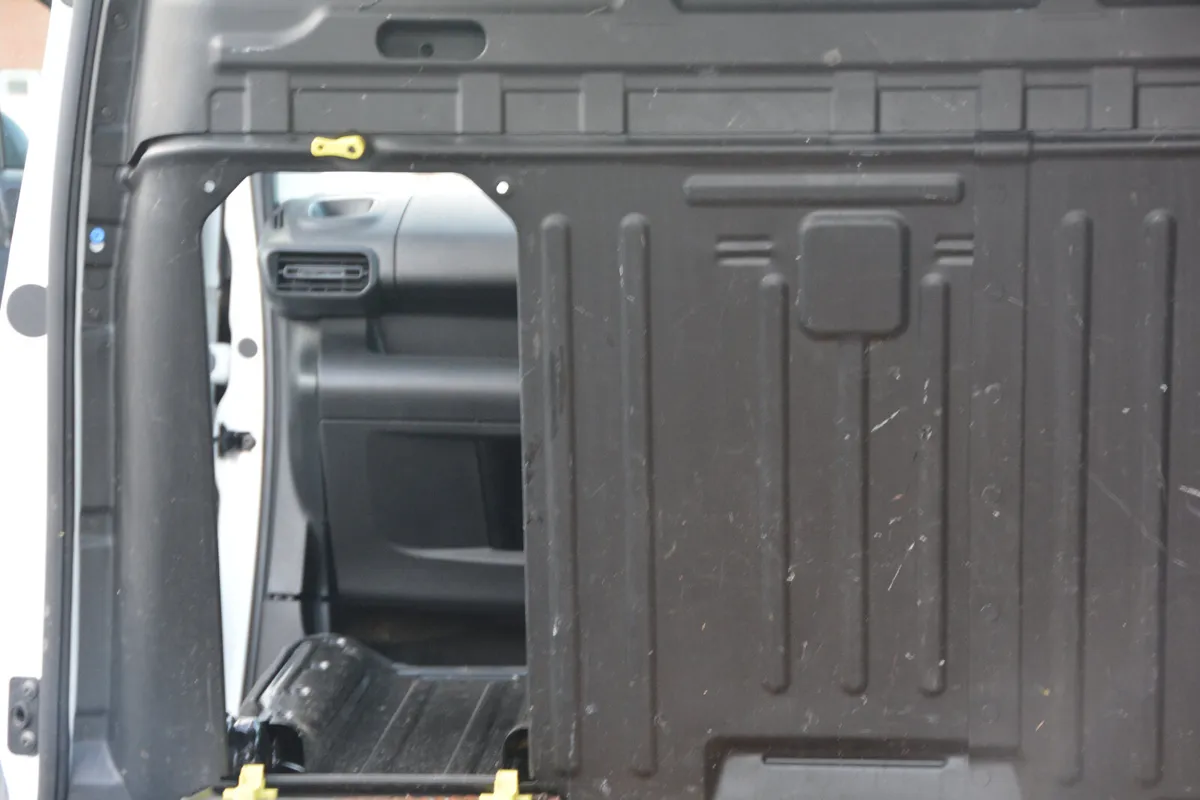 Opel Combo 3-seat AIR CON - Image 4