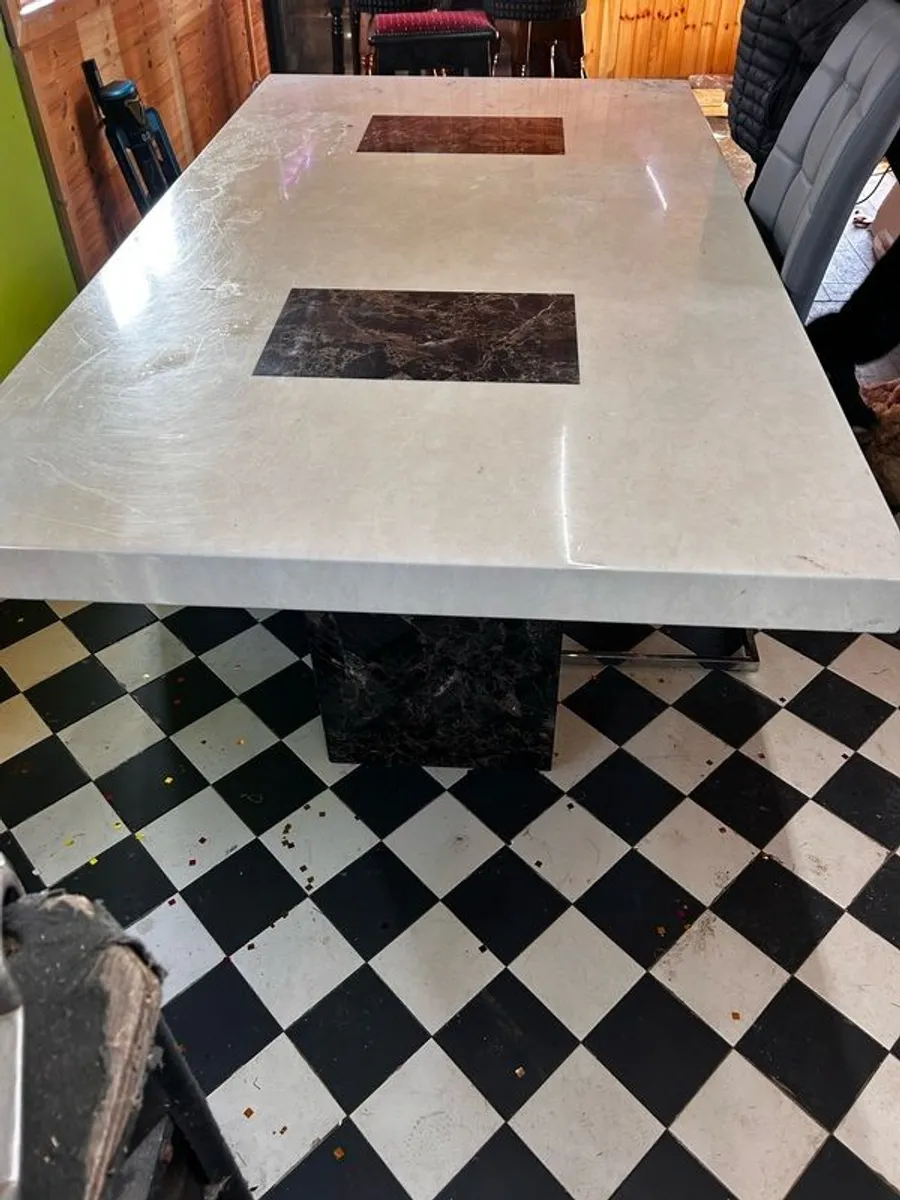 table and 6 chairs - Image 1