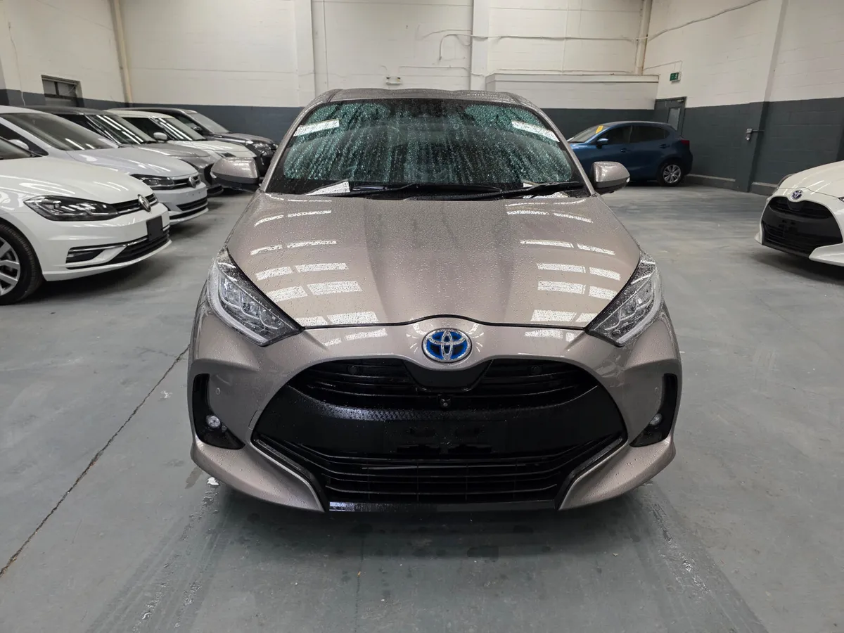 2020 Toyota Yaris Hybrid - Image 2
