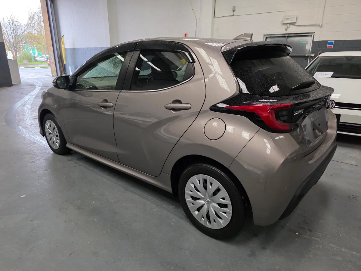 2020 Toyota Yaris Hybrid - Image 4