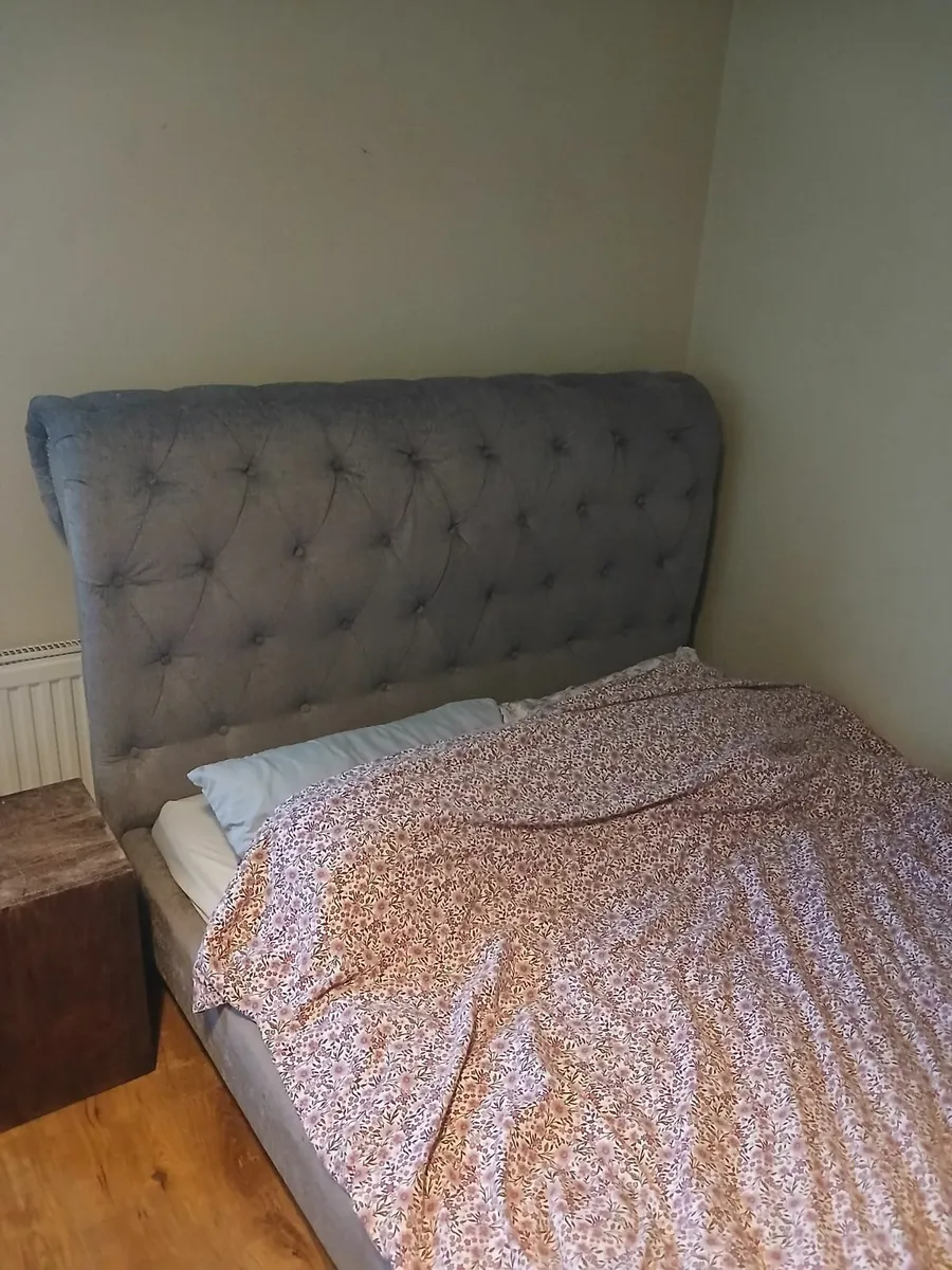 King size bed - Image 2