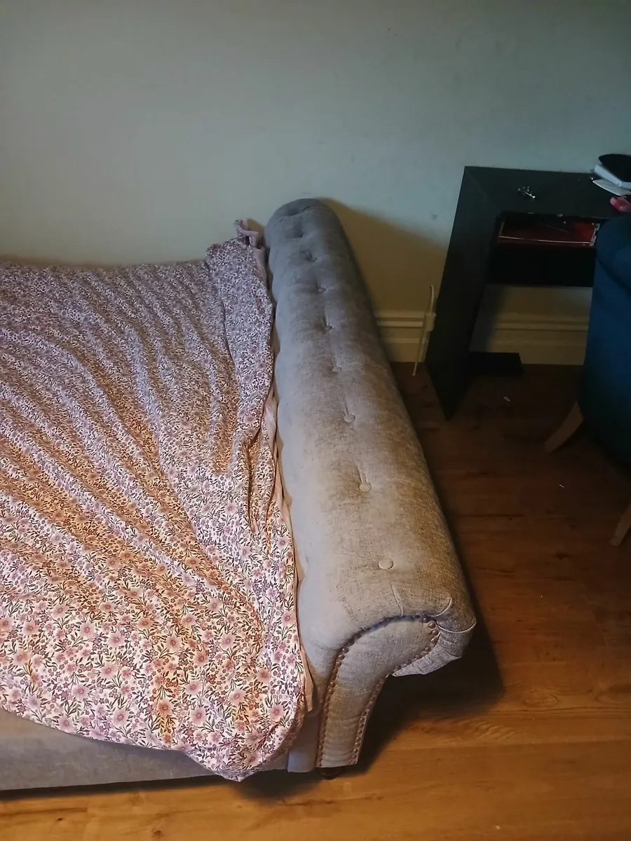 King size bed - Image 4